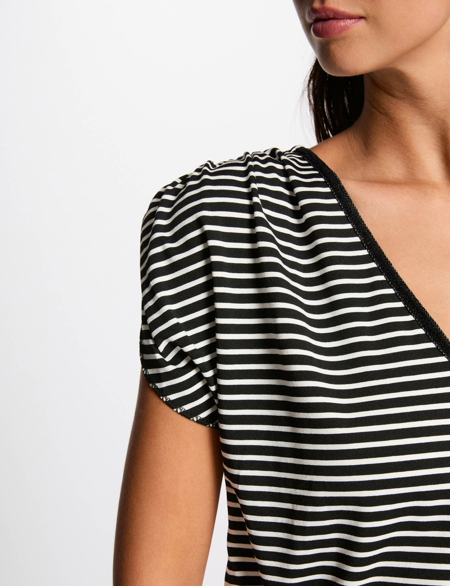 Striped short-sleeved t-shirt black women