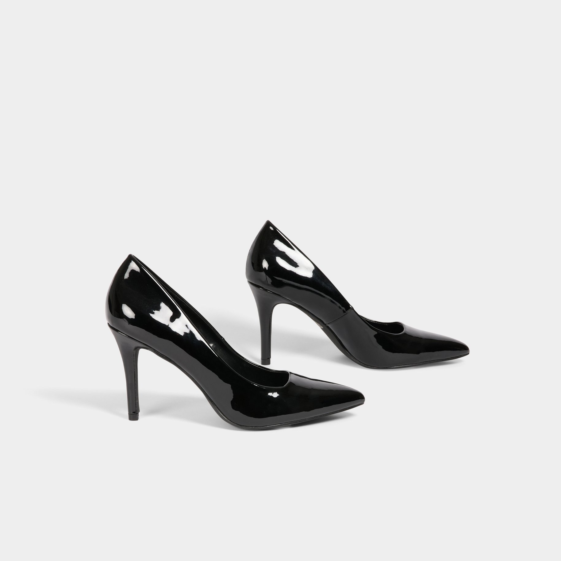 Stilettos with patent effect black women