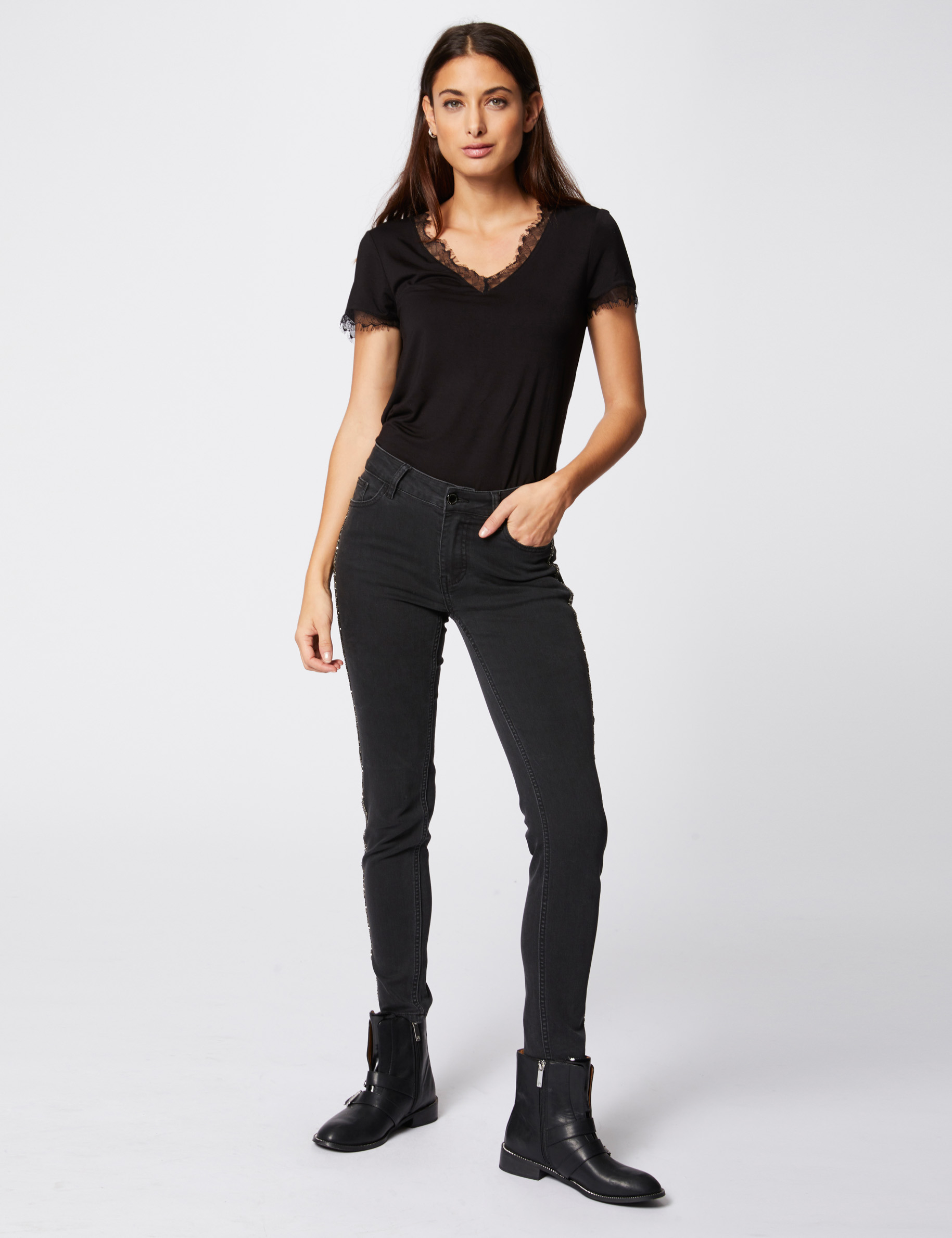 V-neck buttoned lace t-shirt black women