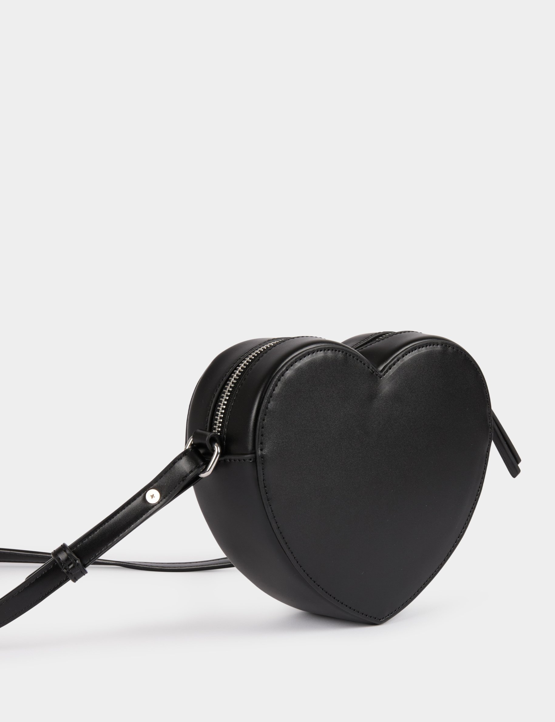 Heart-shaped bag black women