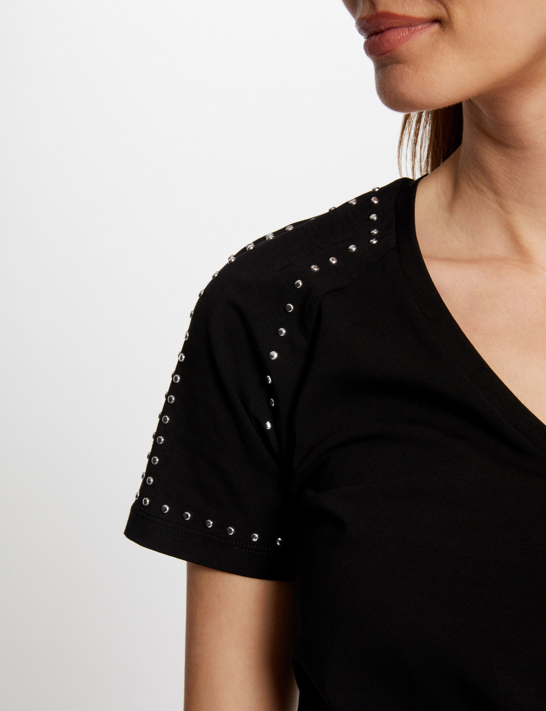 Short-sleeved t-shirt studs black women