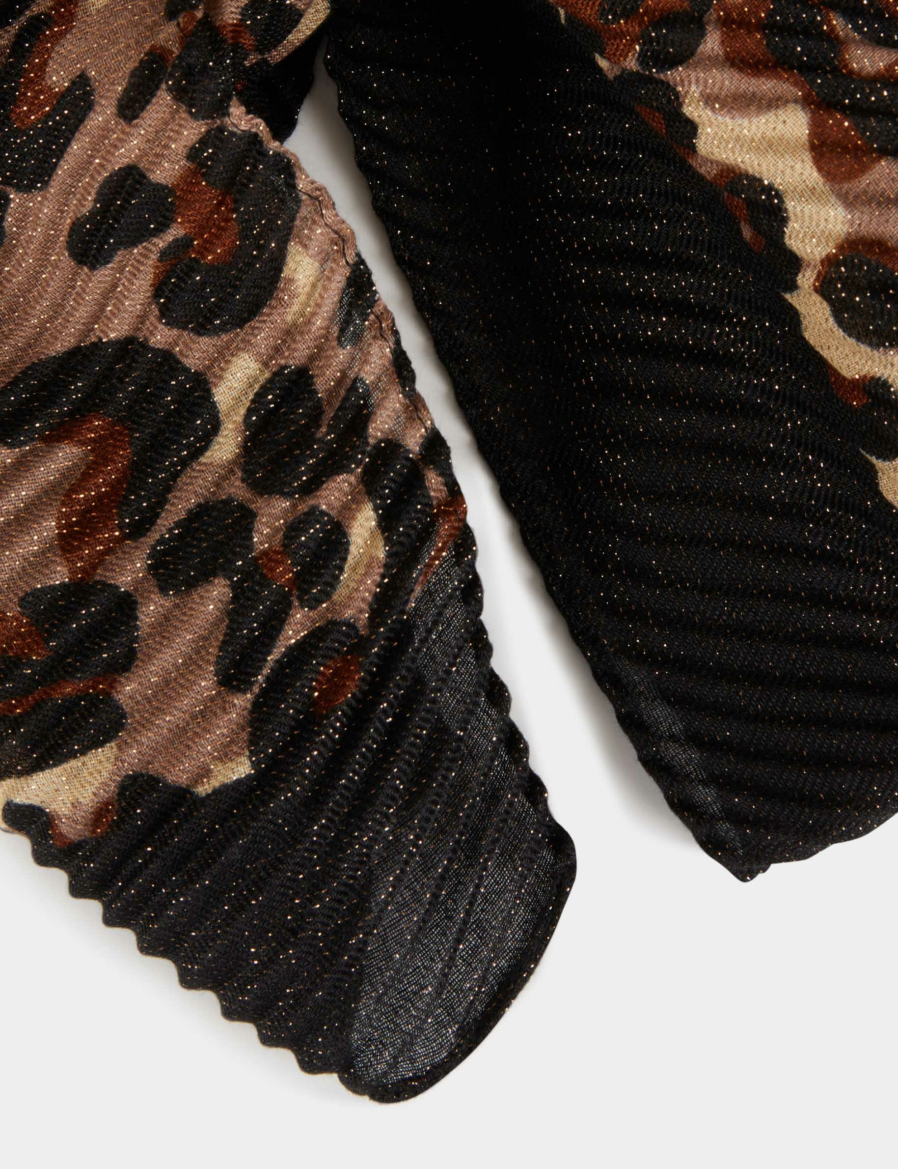 Pleated scarf with leopard print brown women