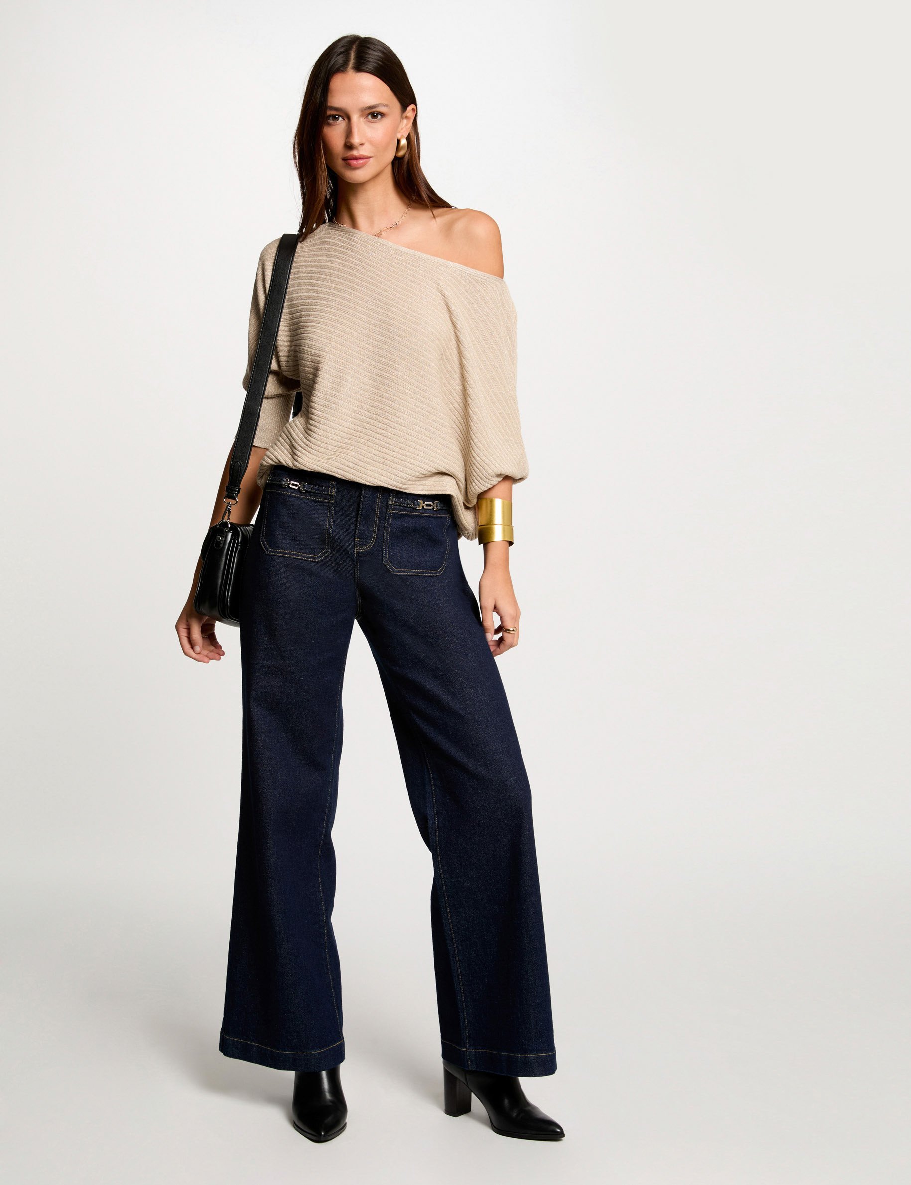 Off-the-shoulder jumper sand women