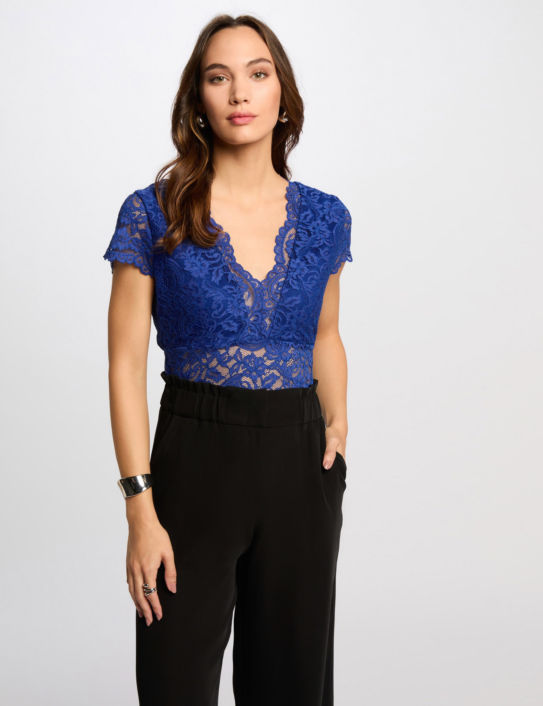 Lace t-shirt with V-neck electric blue women