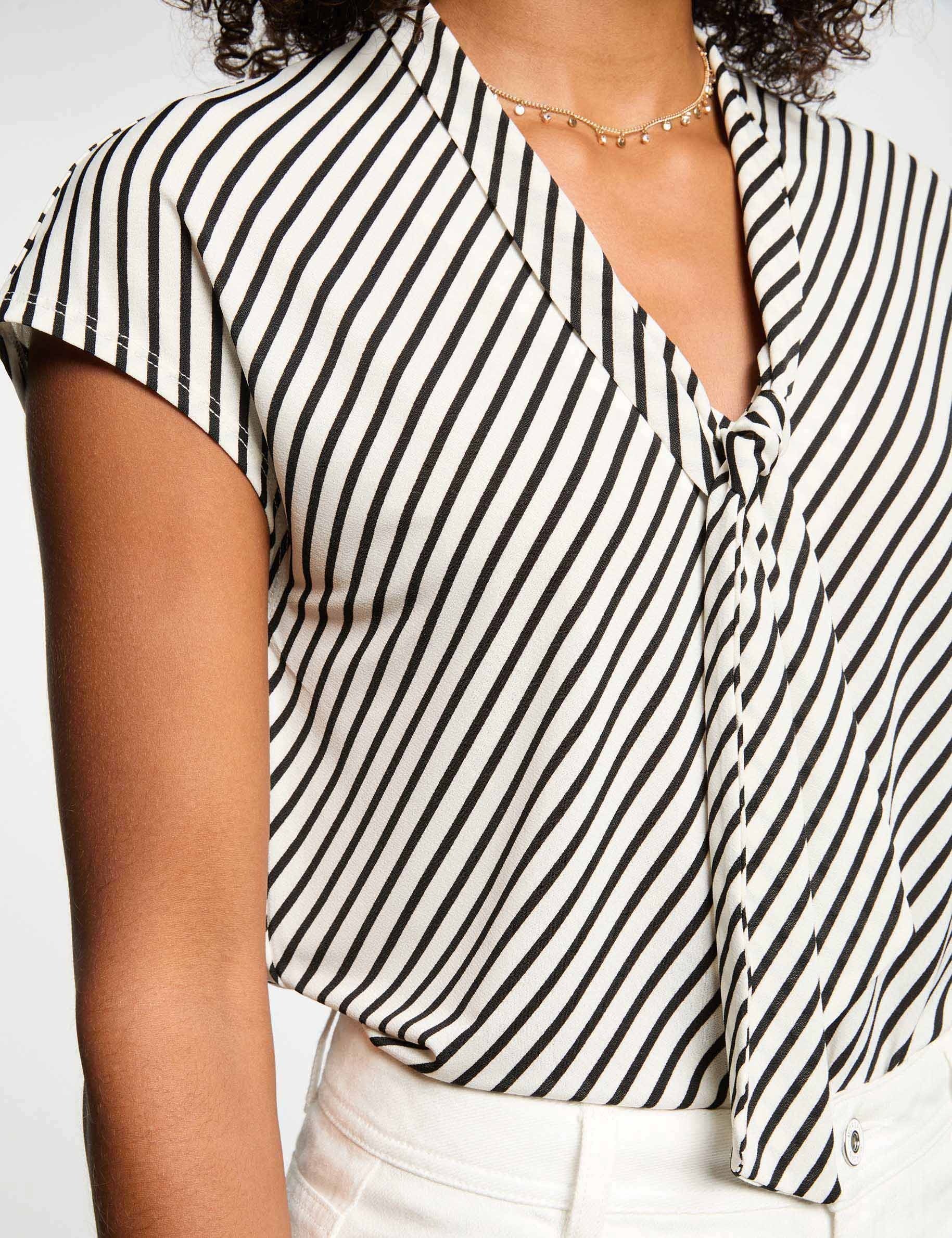 Striped short-sleeved t-shirt white women