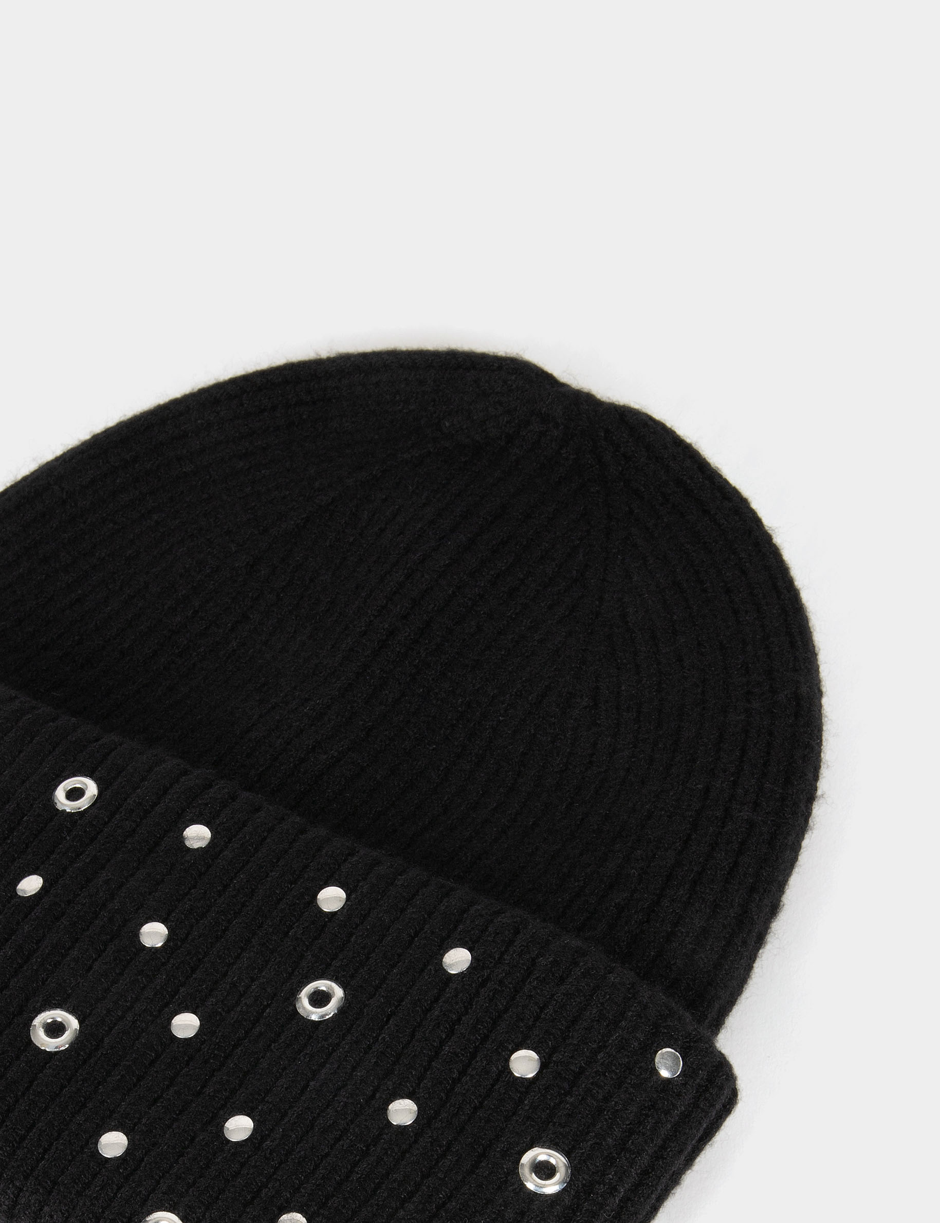 Beanie with studs and eyelets black women