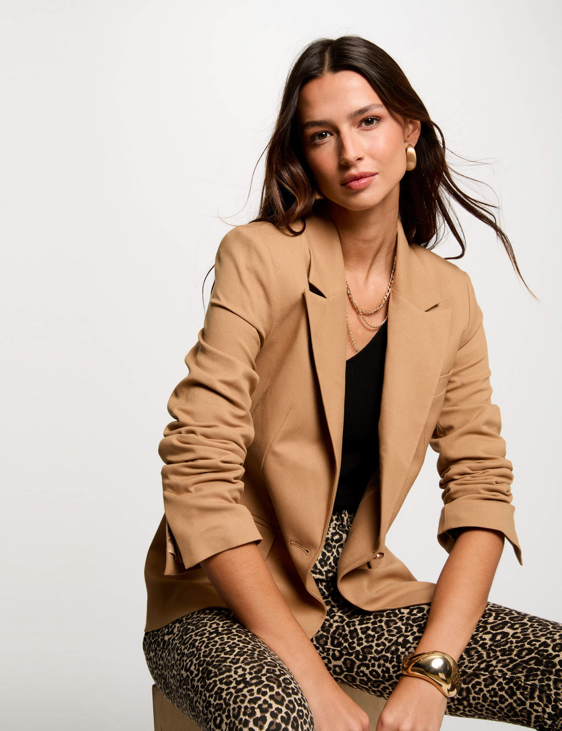 Short buttoned blazer camel women