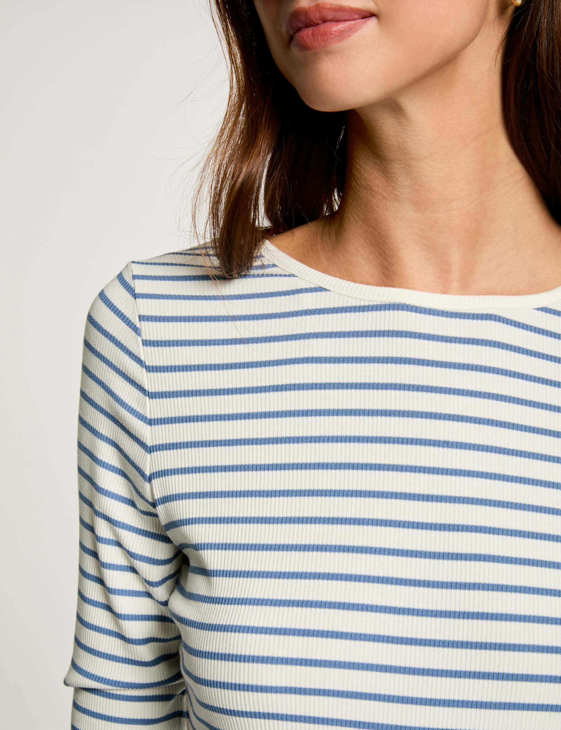 Striped long-sleeved t-shirt white women