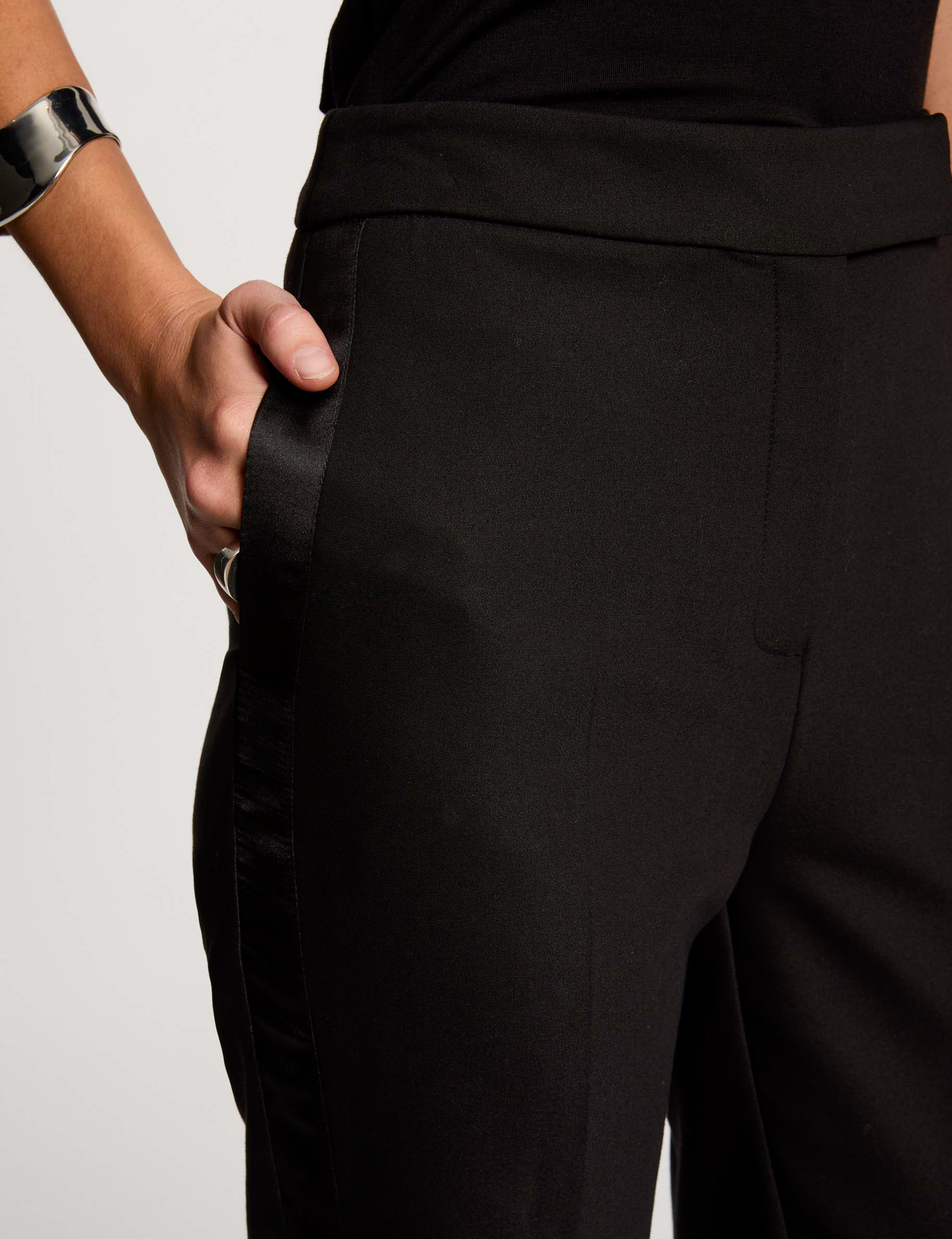 Fitted trousers with darts black women