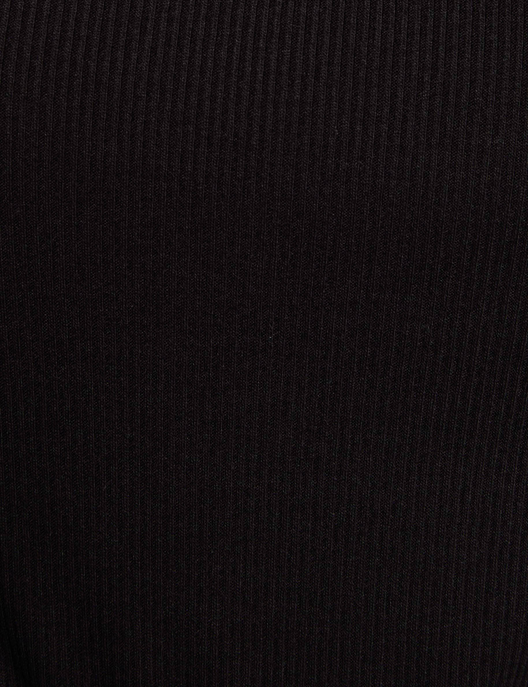 short sleeved t shirt black women null