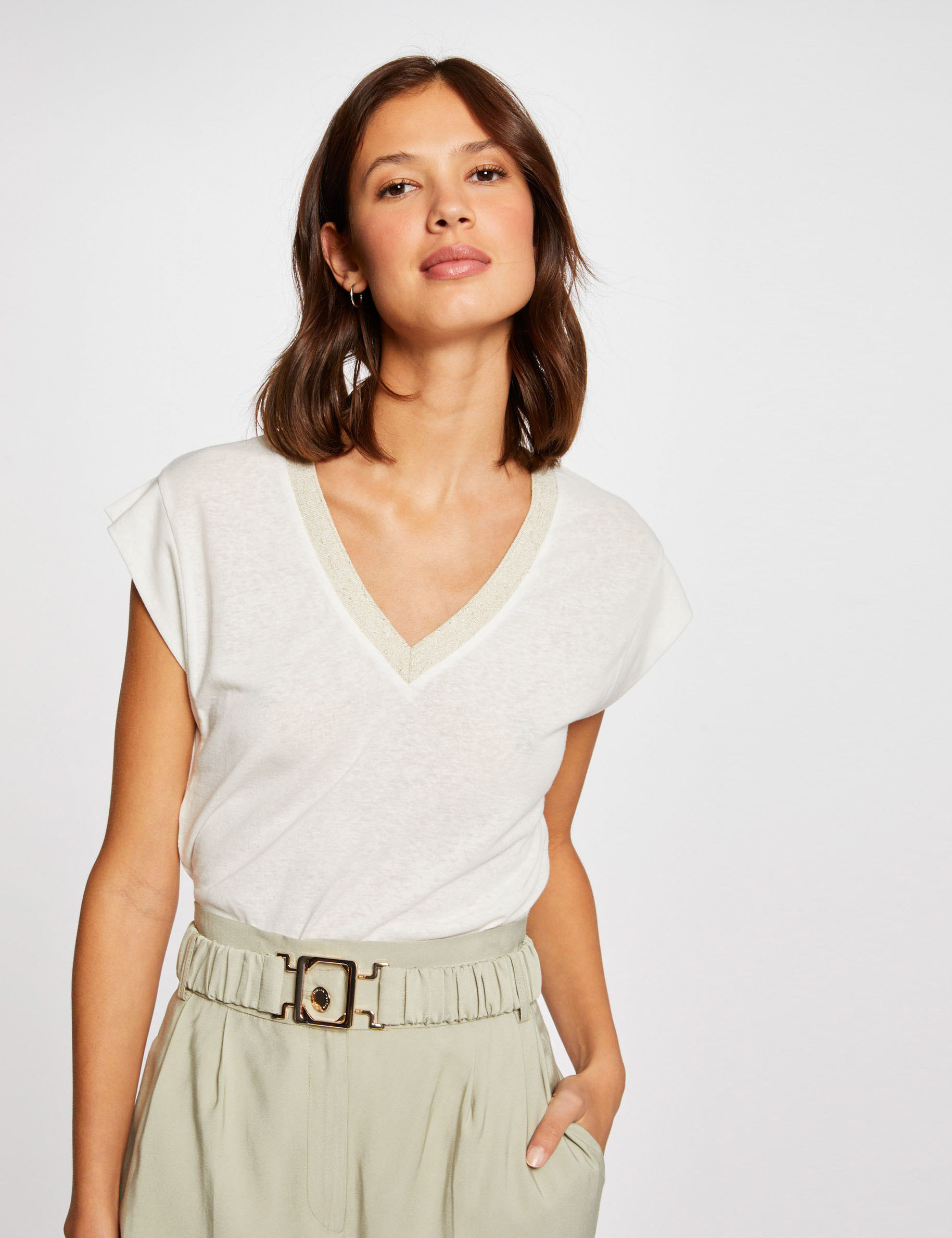 Short-sleeved t-shirt with V-neck ivory women