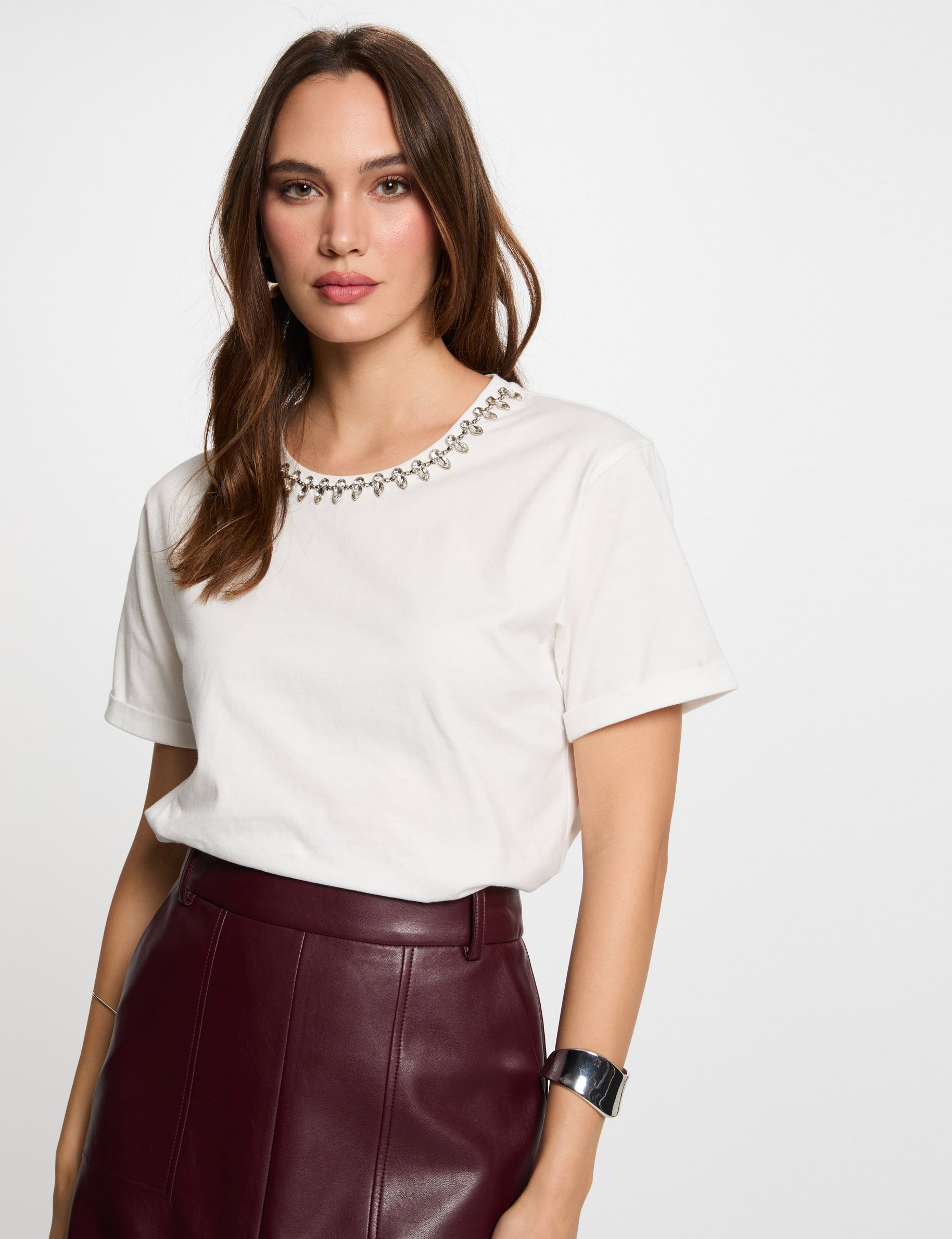 Short-sleeved t-shirt jewels white women